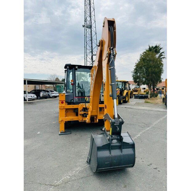 2025 CASE 770EX-48101914
