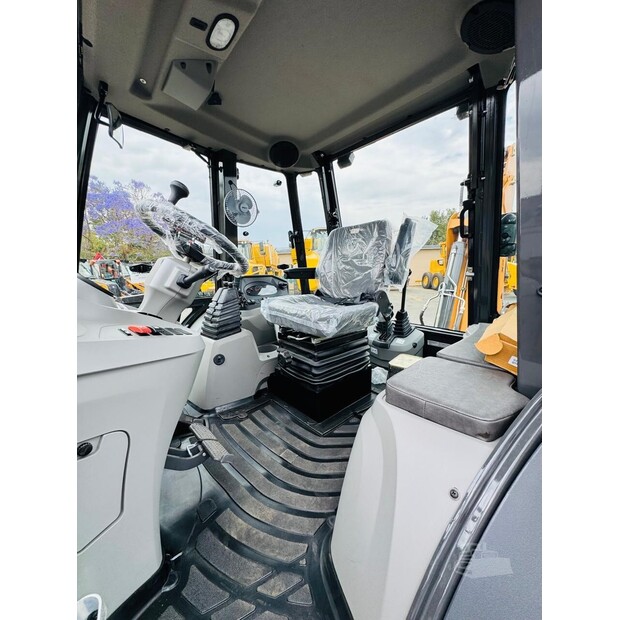 2025 CASE 770EX-48101936