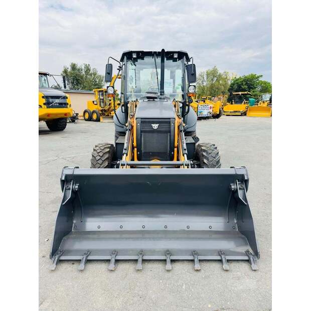 2025 CASE 770EX-48101960