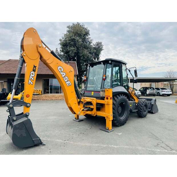 2025 CASE 770EX-48101965