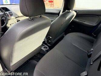 2010-peugeot-206-1467159-48103817