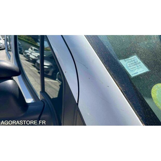 2020 Peugeot PARTNER-48104055