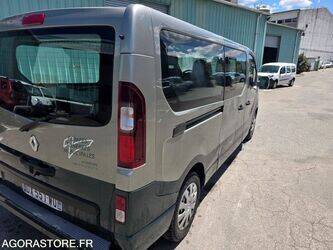 2015-renault-trafic-1466493-48104466