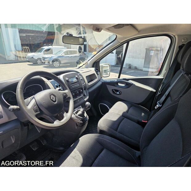 2015 Renault Trafic-48104471