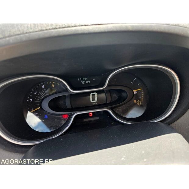 2015 Renault Trafic-48104474