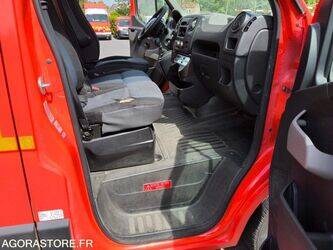 2010-renault-master-1466506-48104567