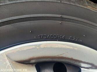 2013-renault-twingo-1466545-48104897