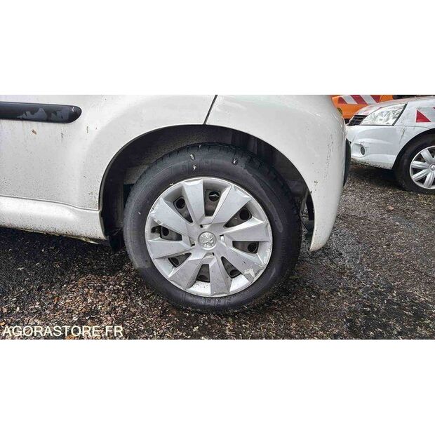 2013 Peugeot 107-48105417