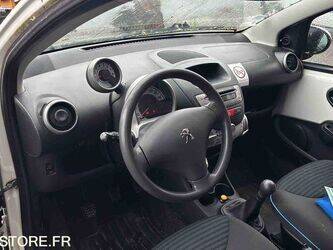 2013-peugeot-107-1466592-48105425