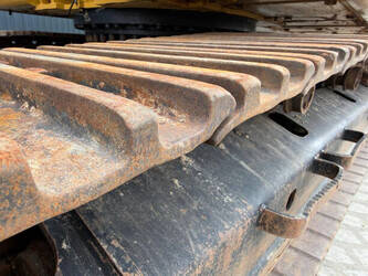 2020-caterpillar-330-1465753-48109365