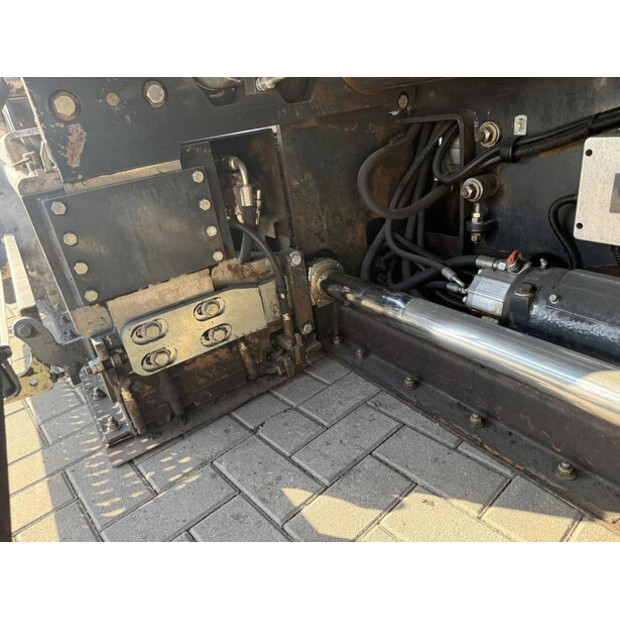 2010 BOMAG BF 600P-48111708