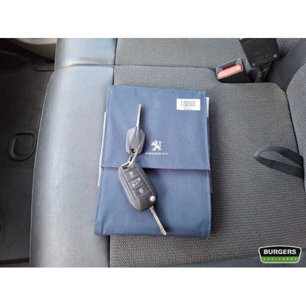 2020 Peugeot Expert-48111742