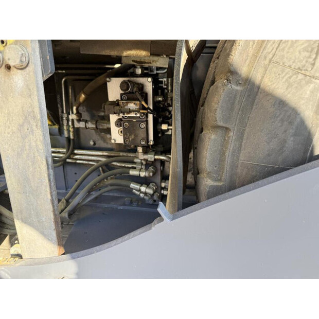 2010 BOMAG BF 600P-48111765