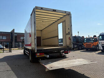 2012-renault-premium-1467226-48111803