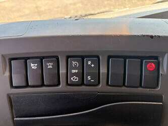 2012-renault-premium-1467226-48111814