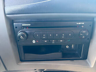 2012-renault-premium-1467226-48111816