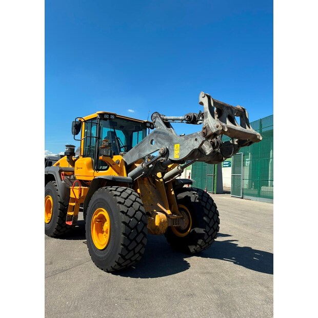 2022 فولفو L110H-48118256