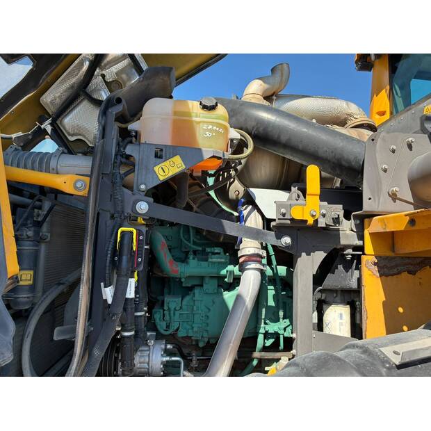 2022 فولفو L110H-48118264