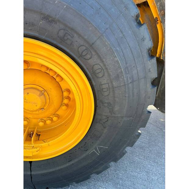 2022 فولفو L110H-48118266