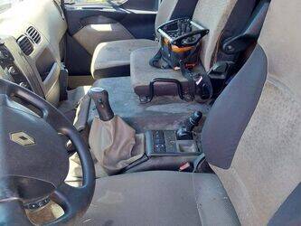 2008-renault-premium-1467281-48122625