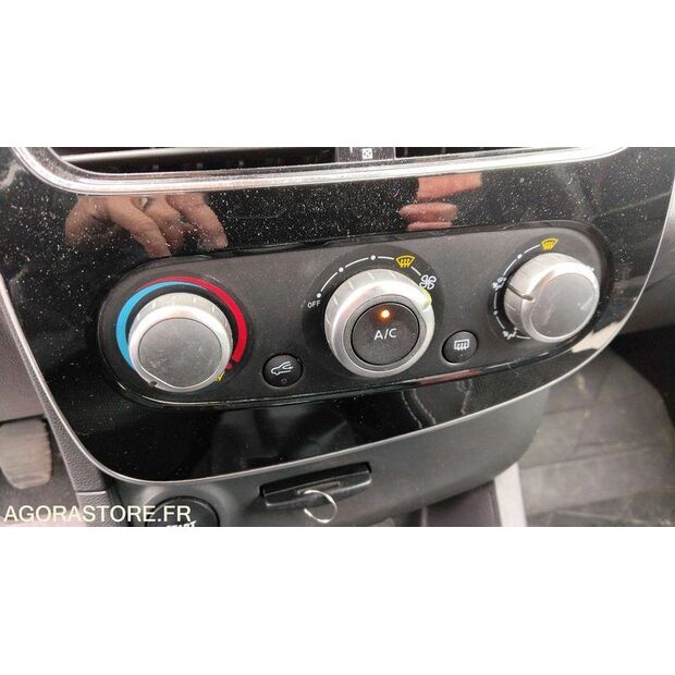 2018 Renault Clio-48123125