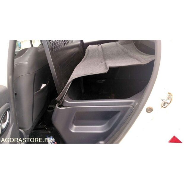2018 Renault Clio-48123127