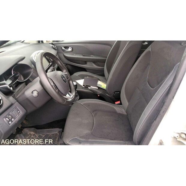 2018 Renault Clio-48123131