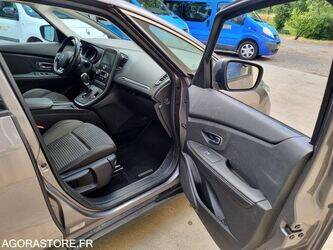2018-renault-megane-1467314-48123525