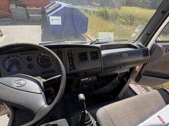2008-nissan-atleon-1467334-48124075