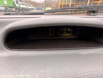 2006-renault-twingo-1466120-48124624