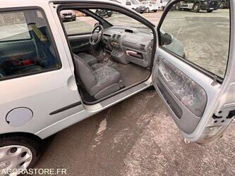 2006-renault-twingo-1466120-48124632