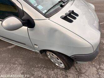 2006-renault-twingo-1466120-48124634