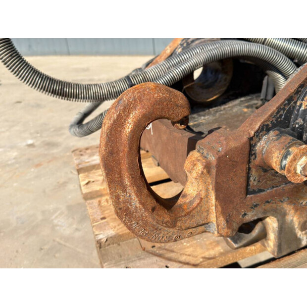 2017 OilQuick OQ65-48128916