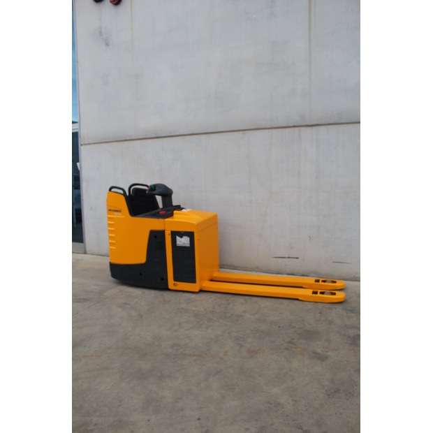 2010 جنجهينريتش ERE 225-48135788