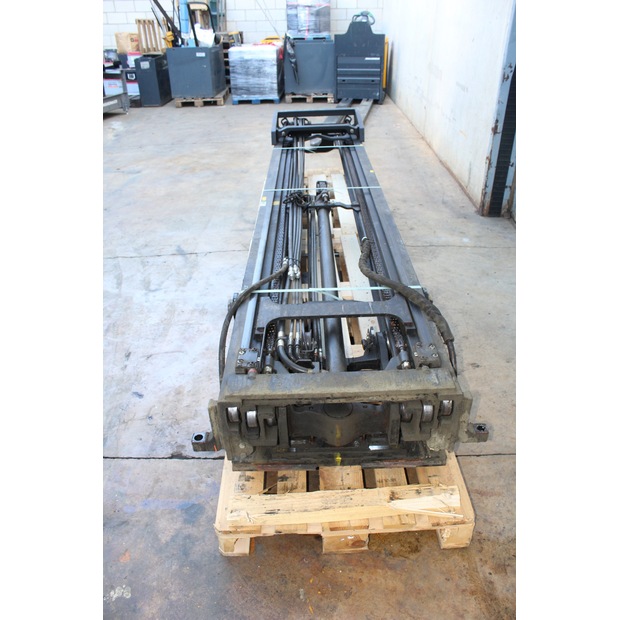 2020 بي تي RRE 160 H-48136159