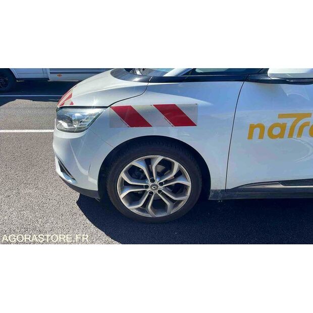 2019 رينو Megane-48140523