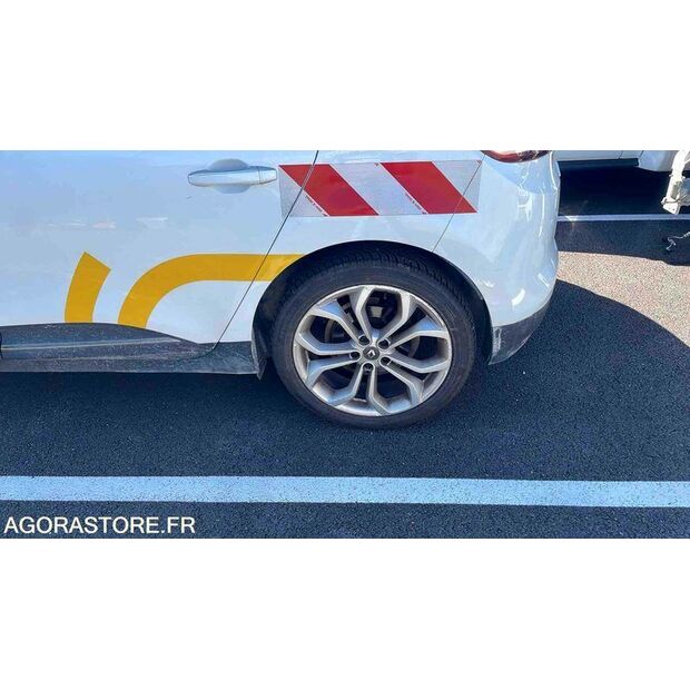 2019 رينو Megane-48140561