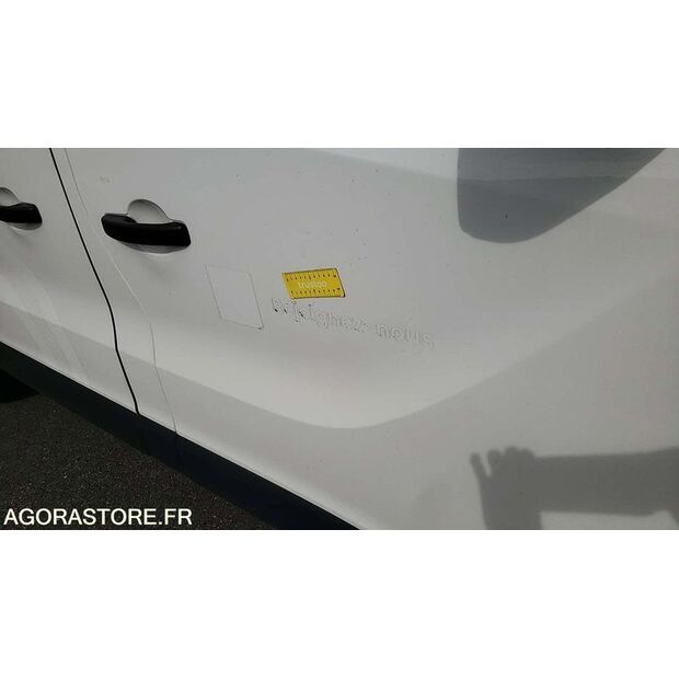 2019 Renault Trafic-48140771