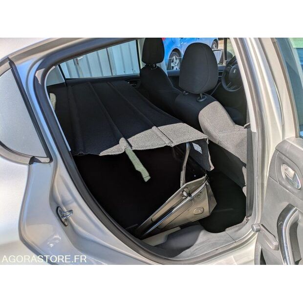 2016 Peugeot 208-48154972