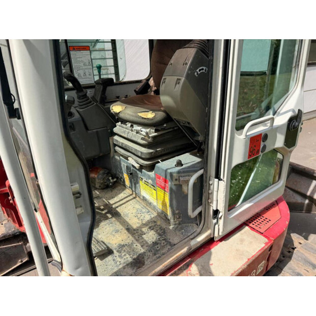 2016 تاكوتشي TB135-48164058