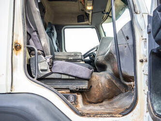 2005-renault-kerax-370-1447388-48164384