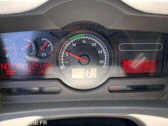 2011-renault-premium-1468049-48178092