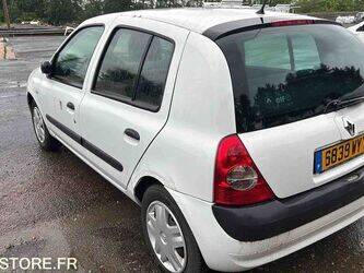 2004-renault-clio-1468053-48178196