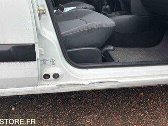 2004-renault-clio-1468053-48178201