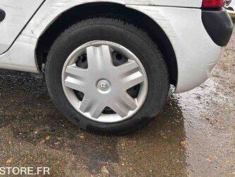 2004-renault-clio-1468053-48178203