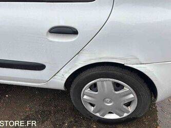 2004-renault-clio-1468053-48178204