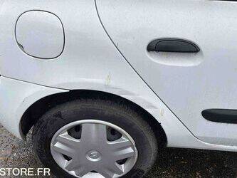 2004-renault-clio-1468053-48178208