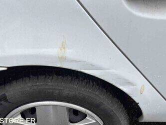 2004-renault-clio-1468053-48178209