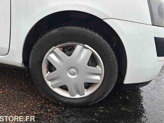 2004-renault-clio-1468053-48178212