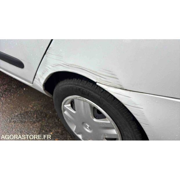 2004 Renault Clio-48178214